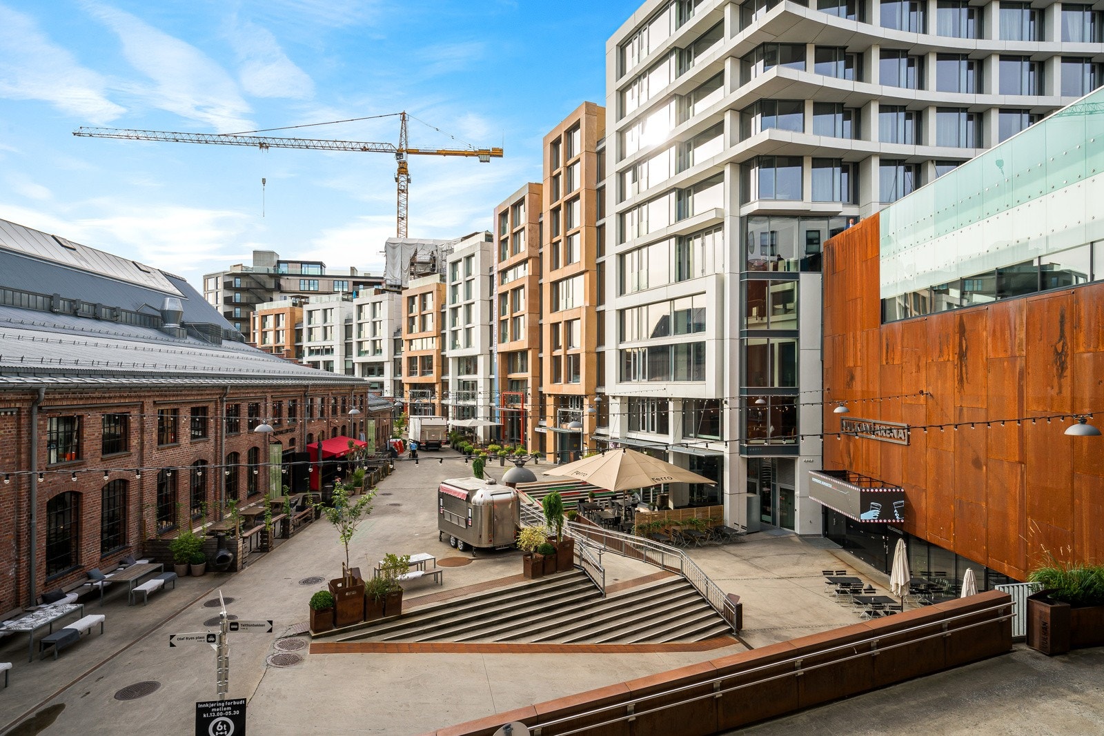 Vulkan ligger i gangavstand fra boligen. Et populært område med blant annet stort matmarked, restauranter og konsertlokaler. Galleribilde