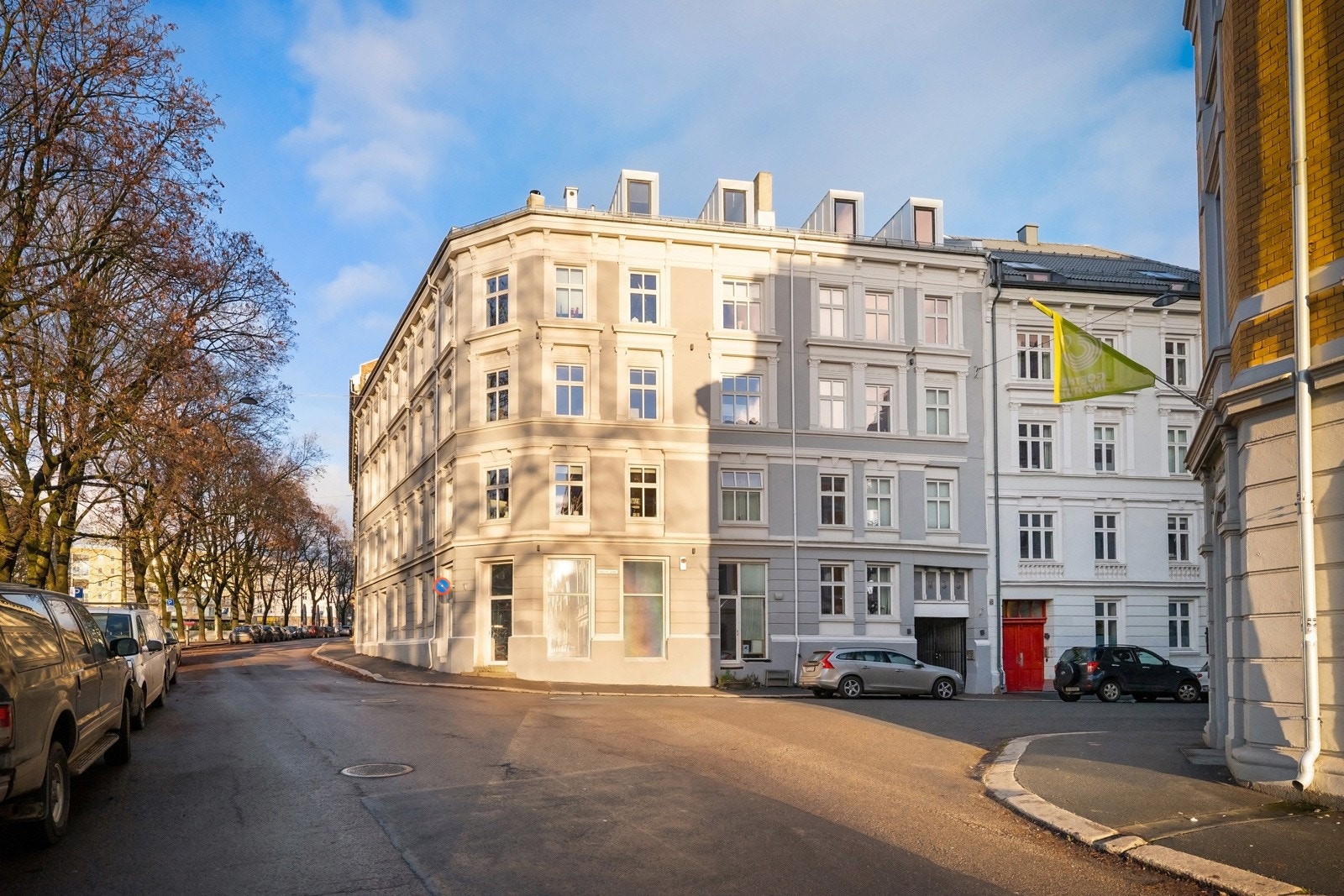 Allerede på utsiden av bygget får du et godt førsteinntrykk i møte med byggets fasade som ble rehabiliter i 2016. Galleribilde