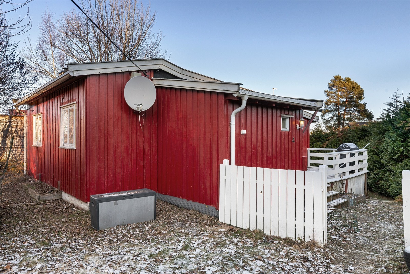 En eldre hytte på tomten som pt er utleid Galleribilde