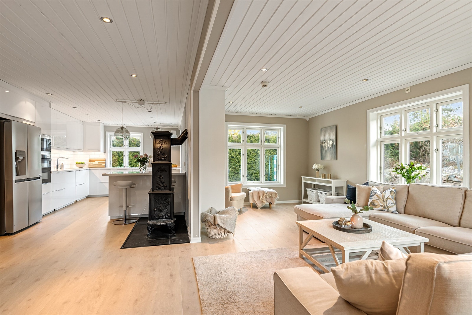 Stue mot kjøkken Galleribilde