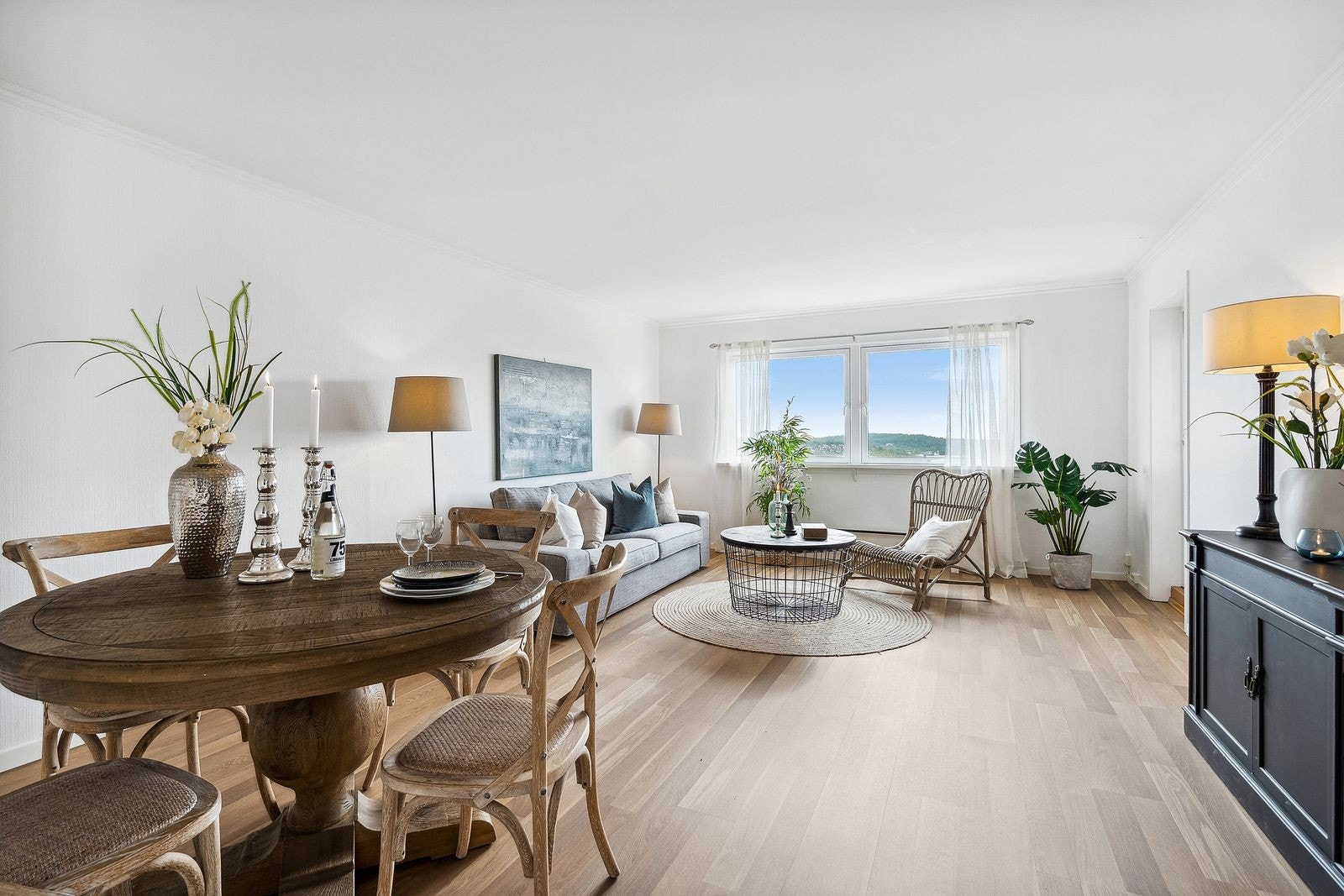 Leiligheten egner seg for voksne som ønsker seg et langsiktig boforhold, minimalt vedlikeholdsansvar, suverene vaktmestertjenester og en friere privatøkonomi Galleribilde