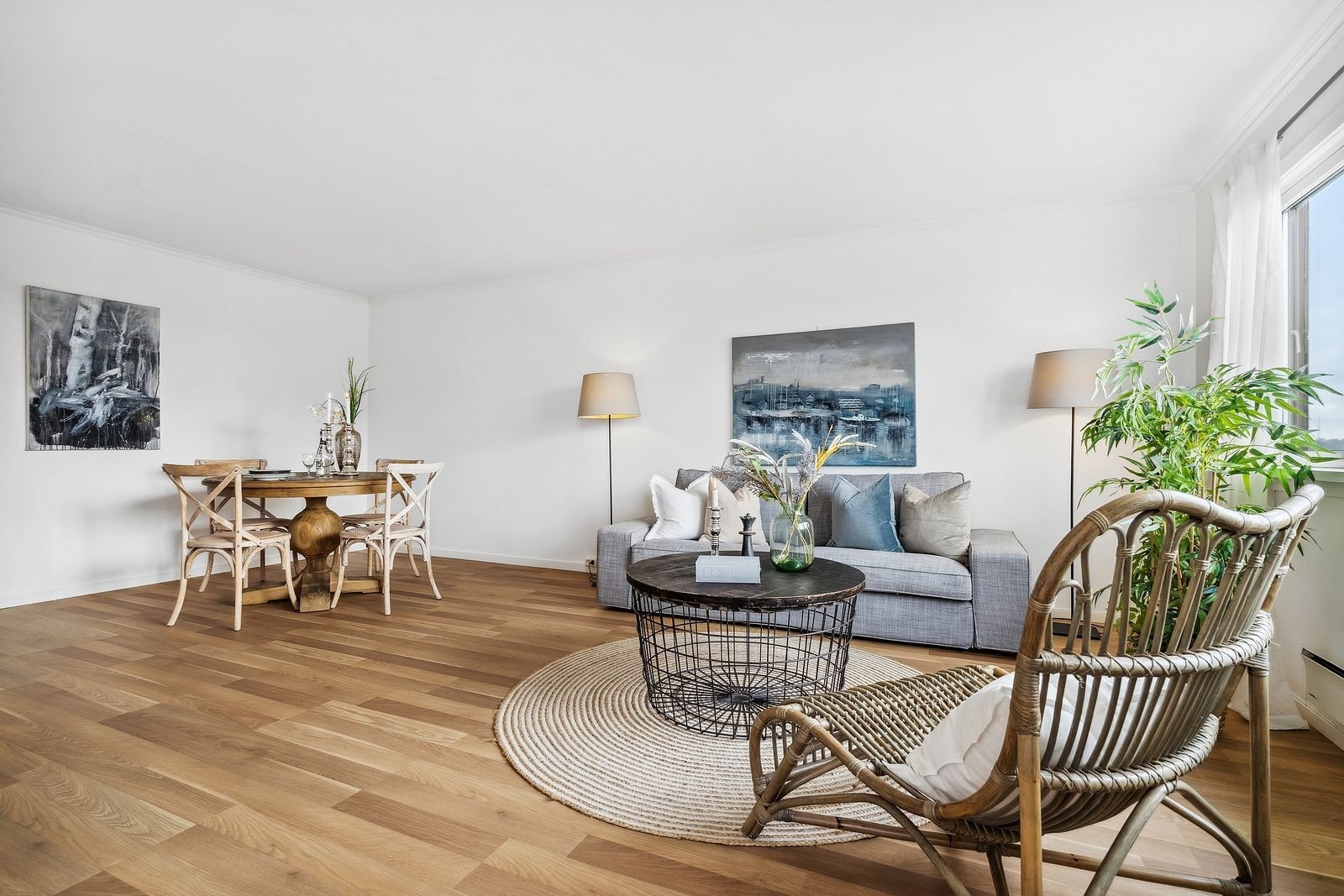 Leiligheten ble vesentlig oppgradert i 2006 inkludert oppussing av bad, kjøkken og innvendige overflater Galleribilde