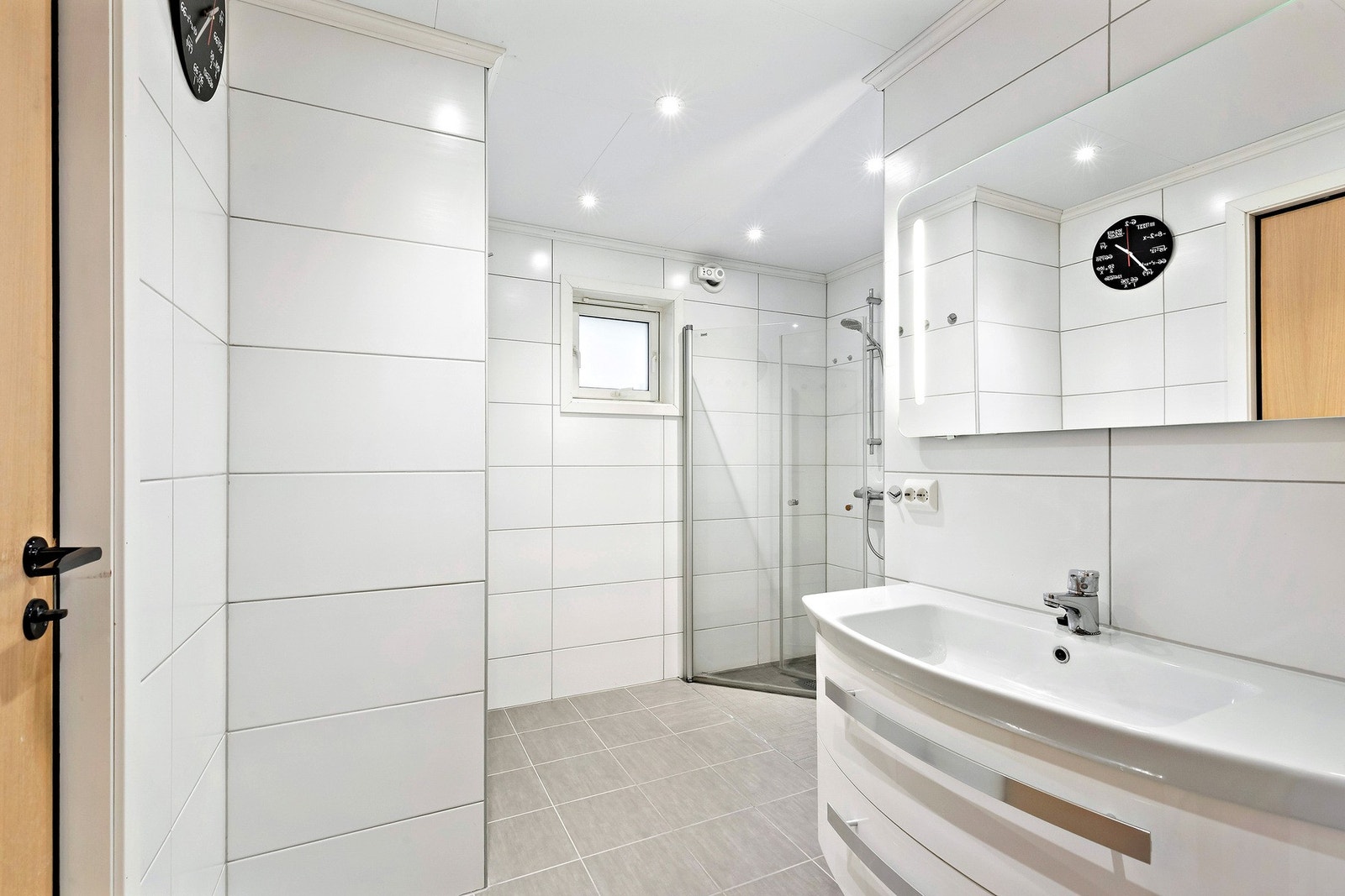 Moderne og tidløst baderom. Galleribilde