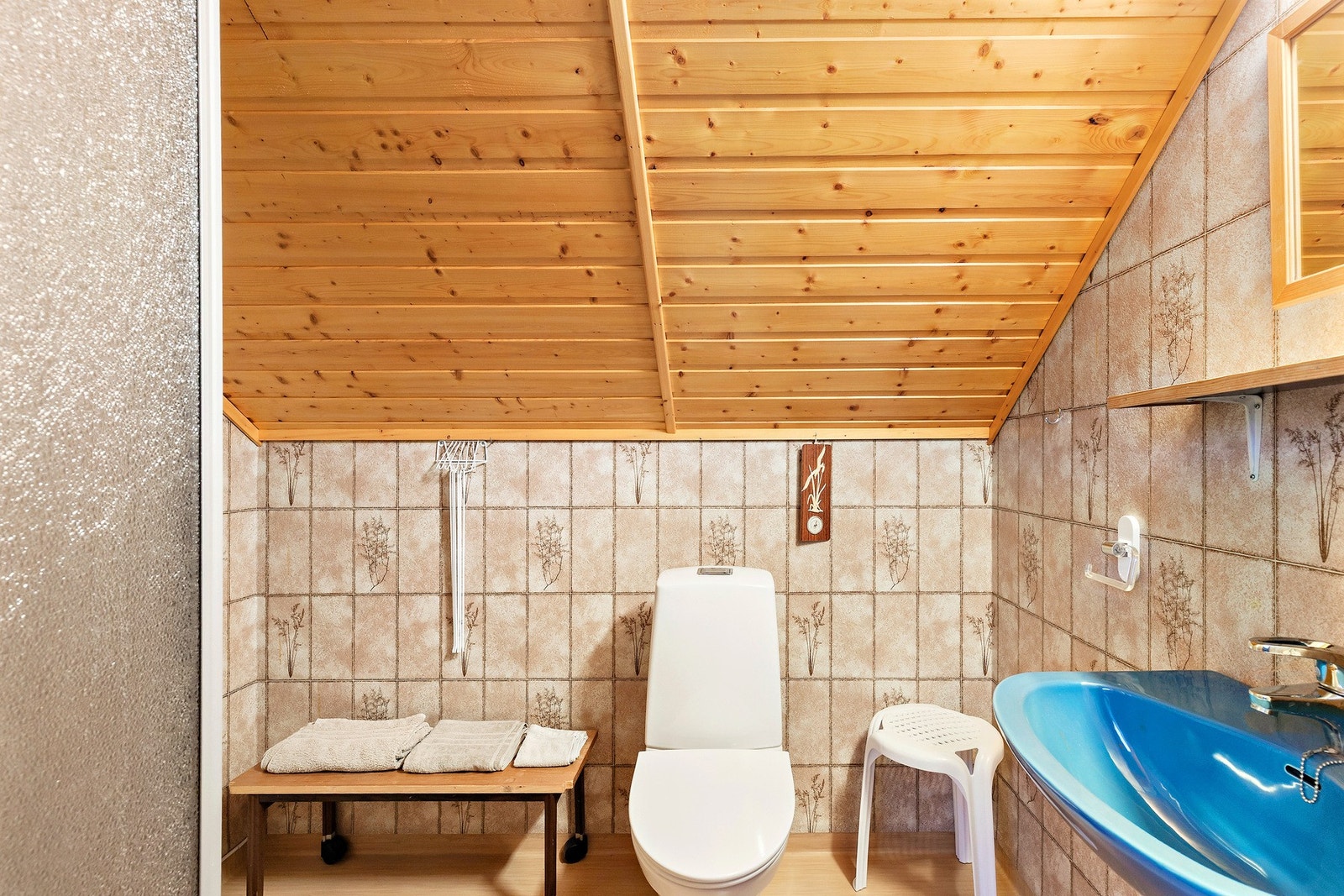 Baderom i loftetasjen- tilknyttet til kombinert rom. Galleribilde