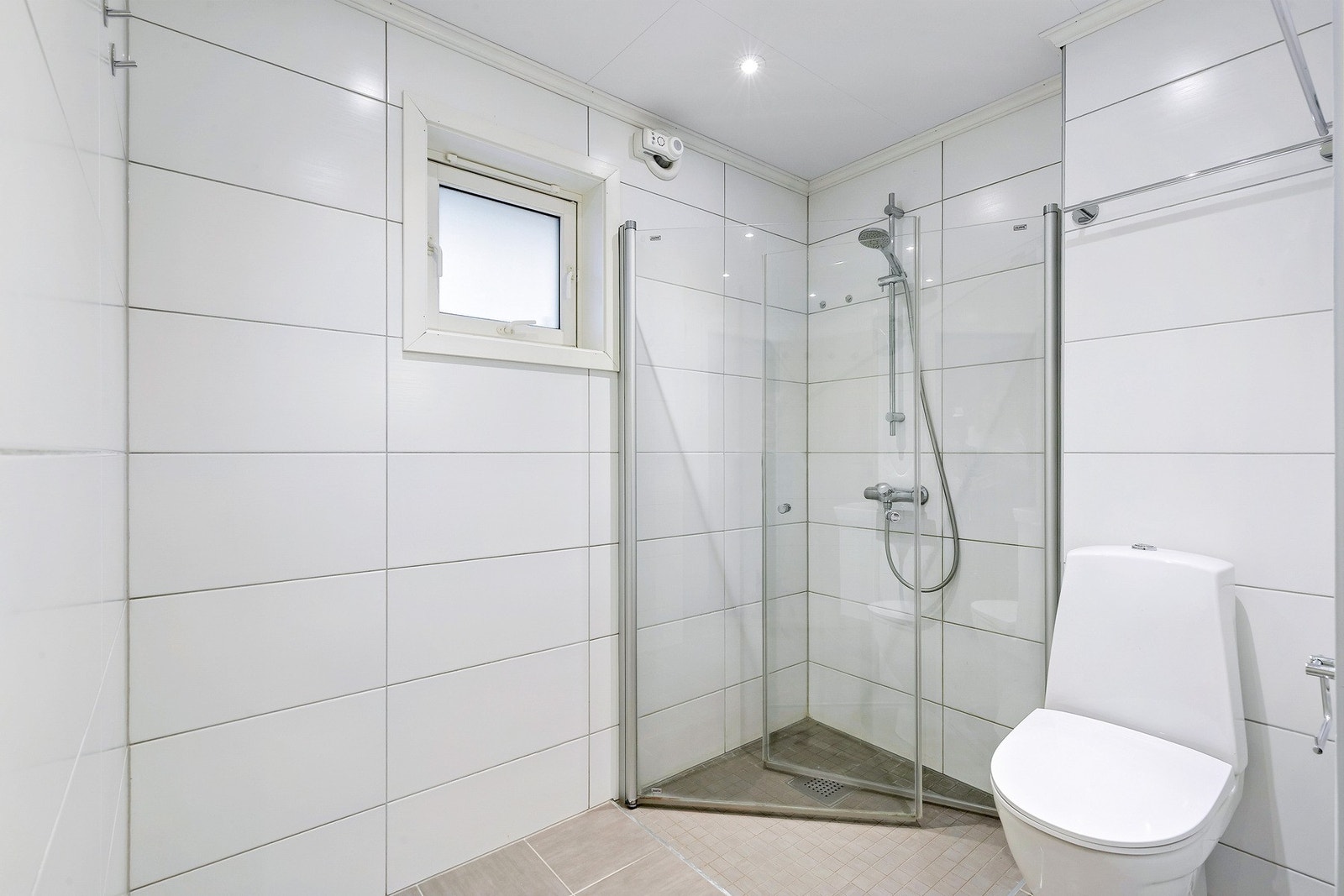 Flis på alle overflater med varme i gulv. Galleribilde