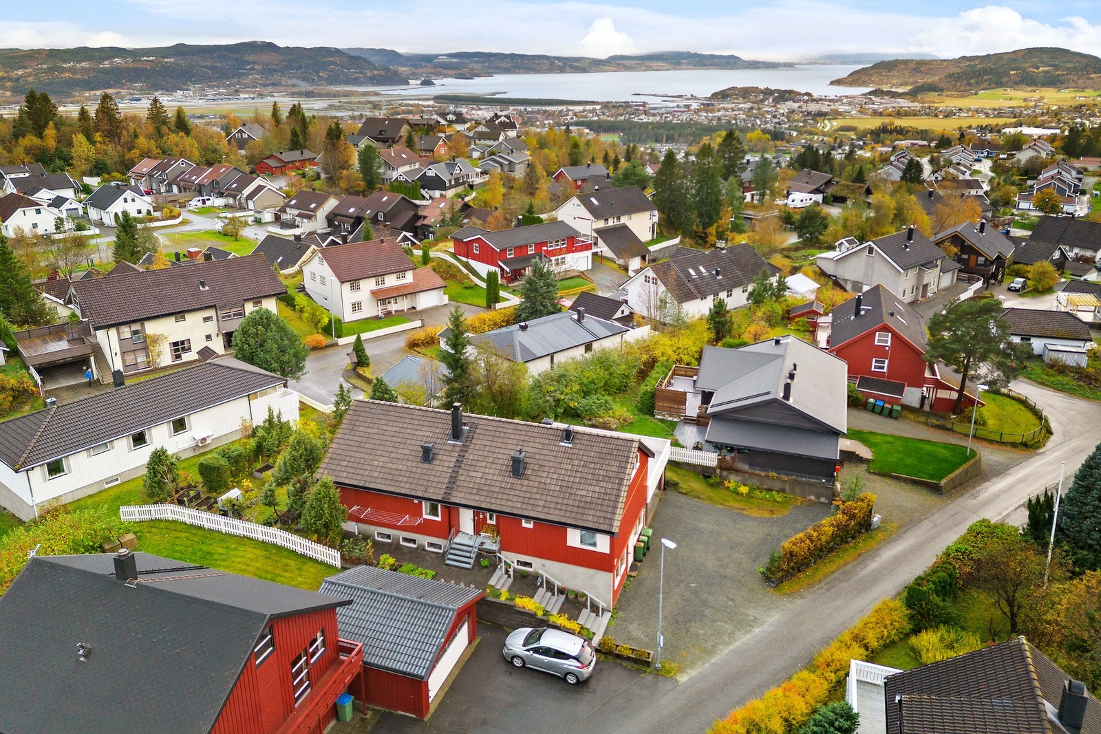 Stor enebolig på 310kvm med utleiedel! Galleribilde