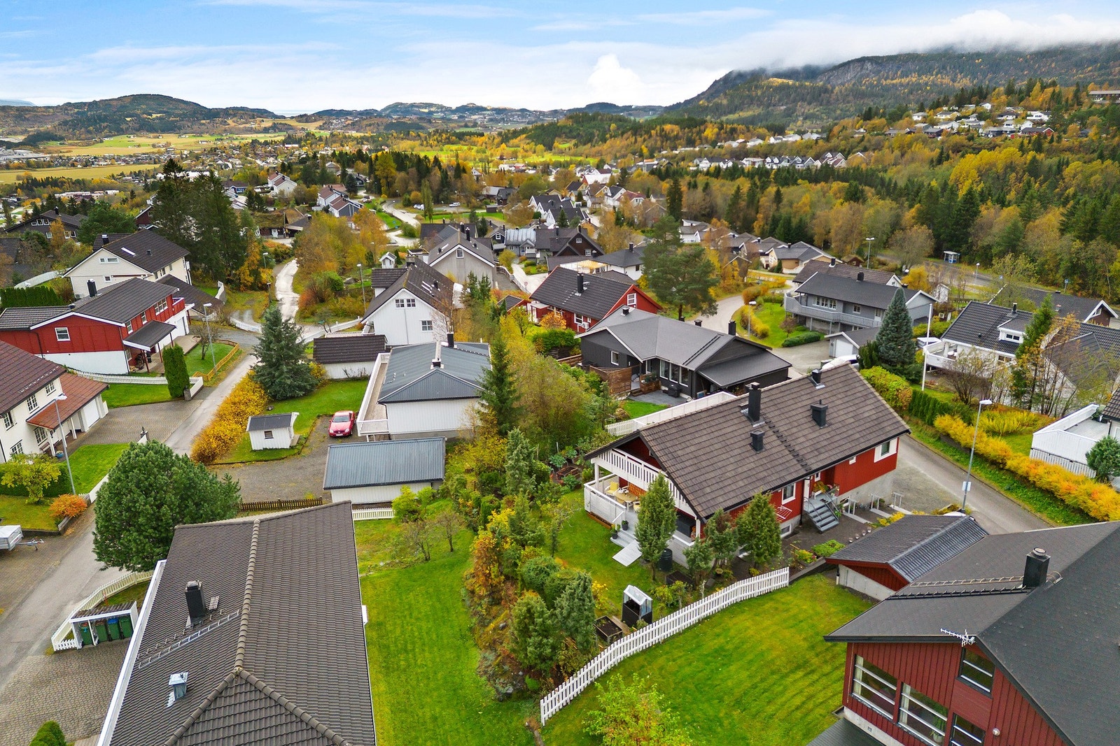 Boligen ligger i et rolig og barnevennlig område. Galleribilde
