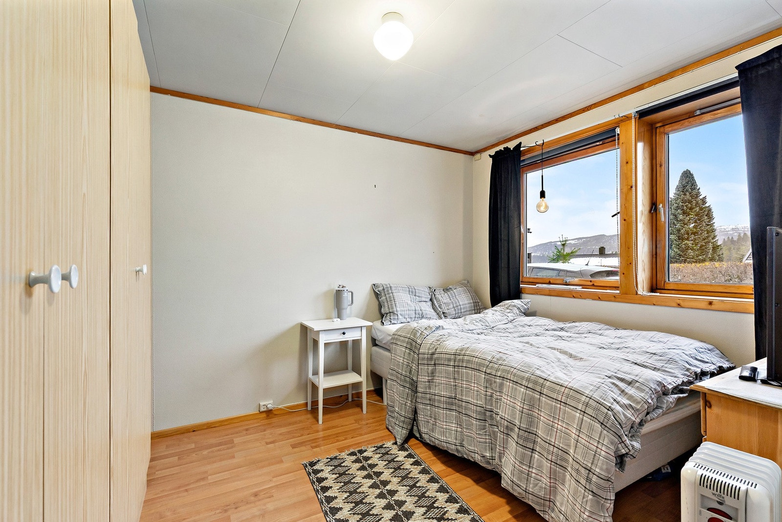 Soverom i utleiedel er på 9kvm, og har god plass til oppbevaring. Galleribilde