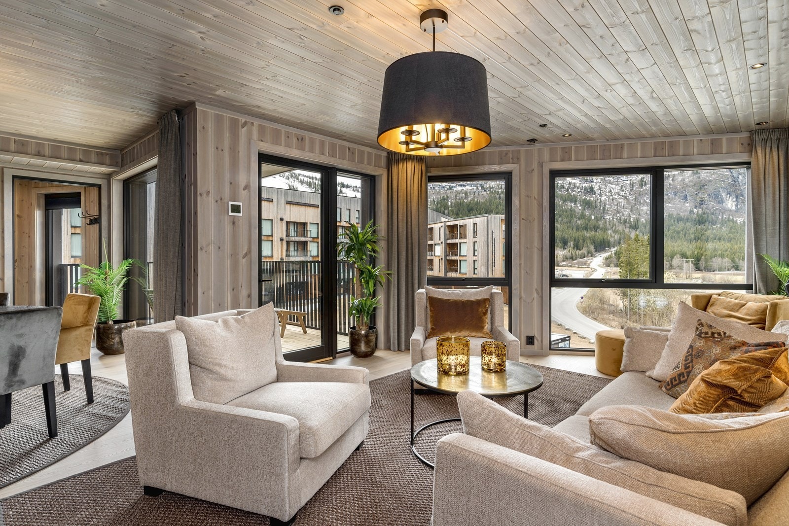 EiendomsMegler 1 har gleden å presentere Holleskardvegen 21 Galleribilde