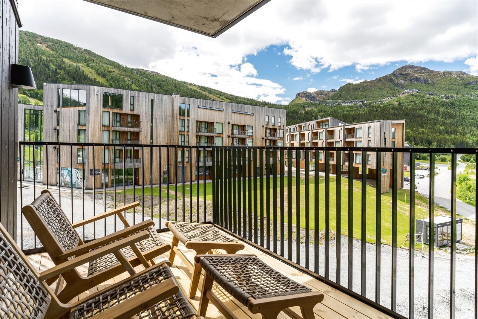 Fra stuen er det utgang til en herlig vestvendt balkong Galleribilde