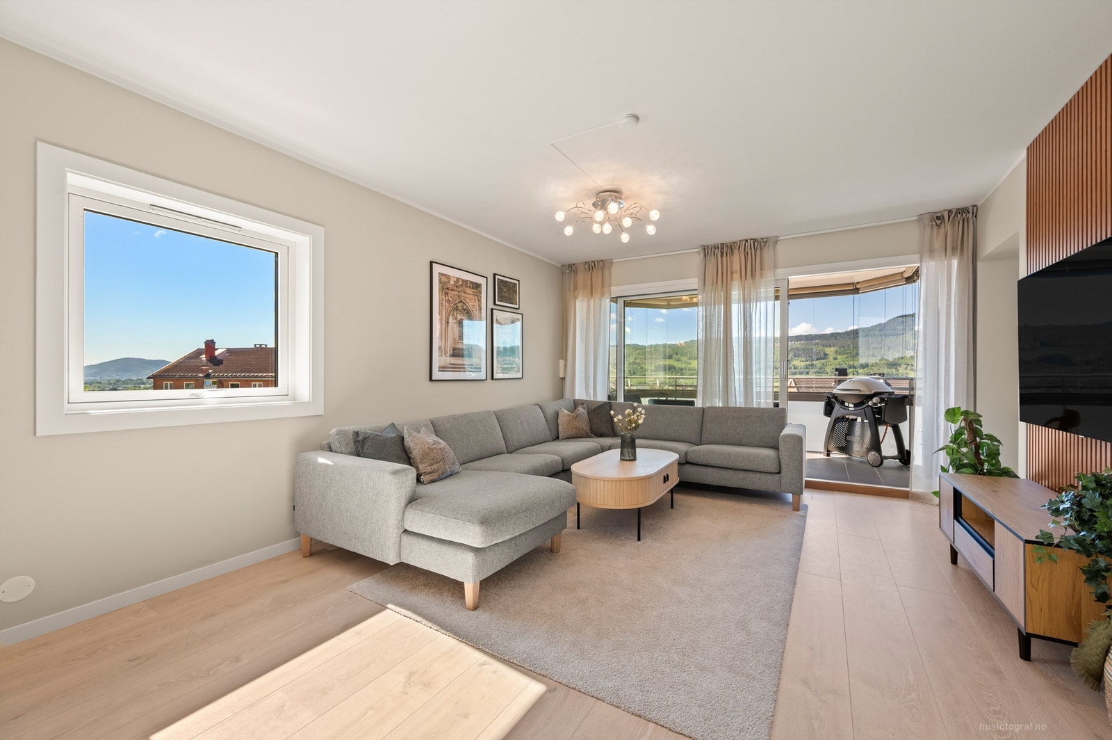 Lys stue med sofaområde Galleribilde