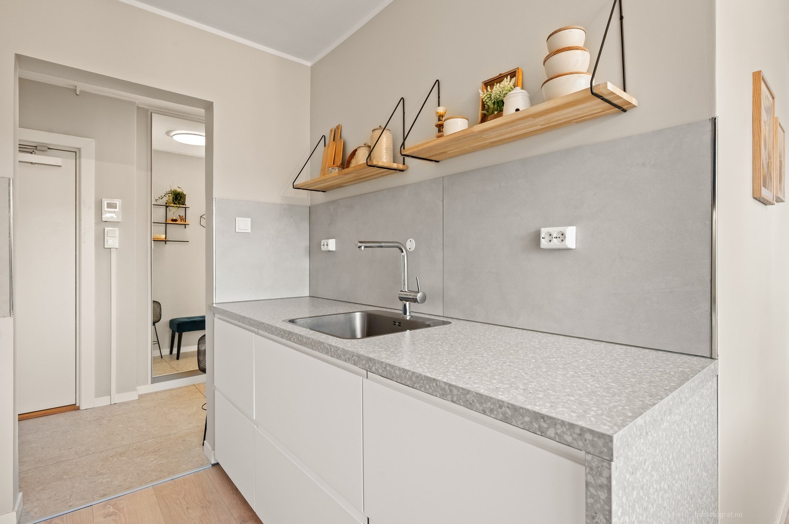 Underskap og høyskap i hvit samt glatt utførelse Galleribilde