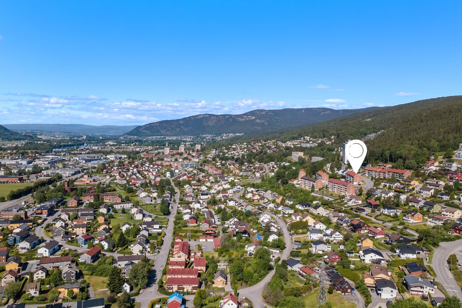 Enkel tilgang til buss og tog - kort vei til Drammen togstasjon Galleribilde