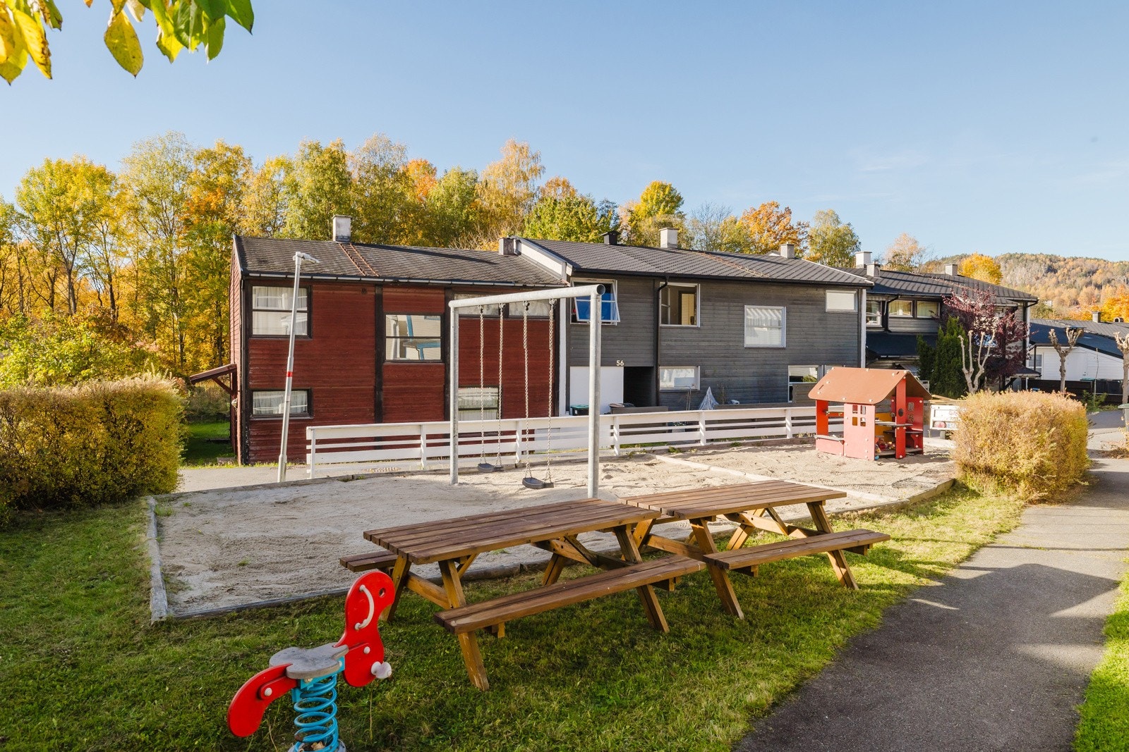 Lekeplass på fellesområdet. Galleribilde