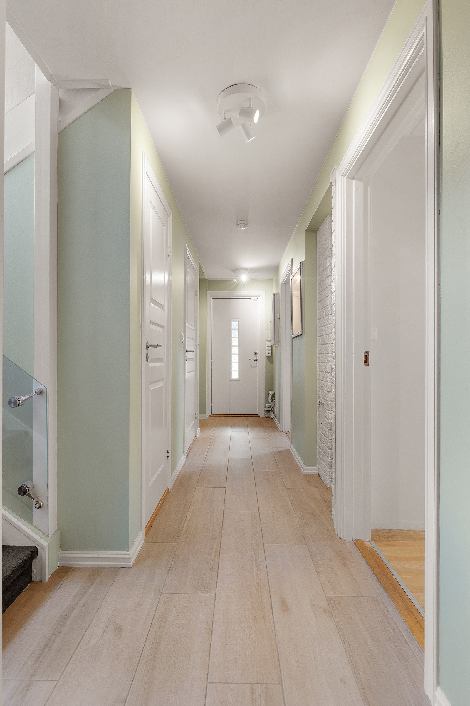 Mellomgang mot inngangspartiet Galleribilde