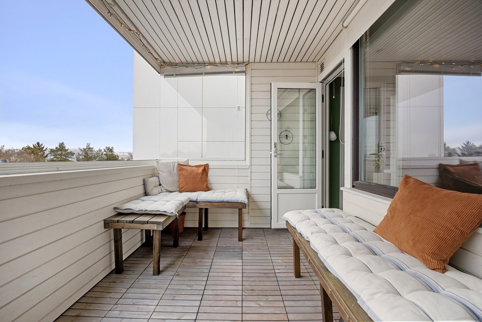 Leiligheten byr på en romslig nordvest-vendt innglasset balkong. Galleribilde