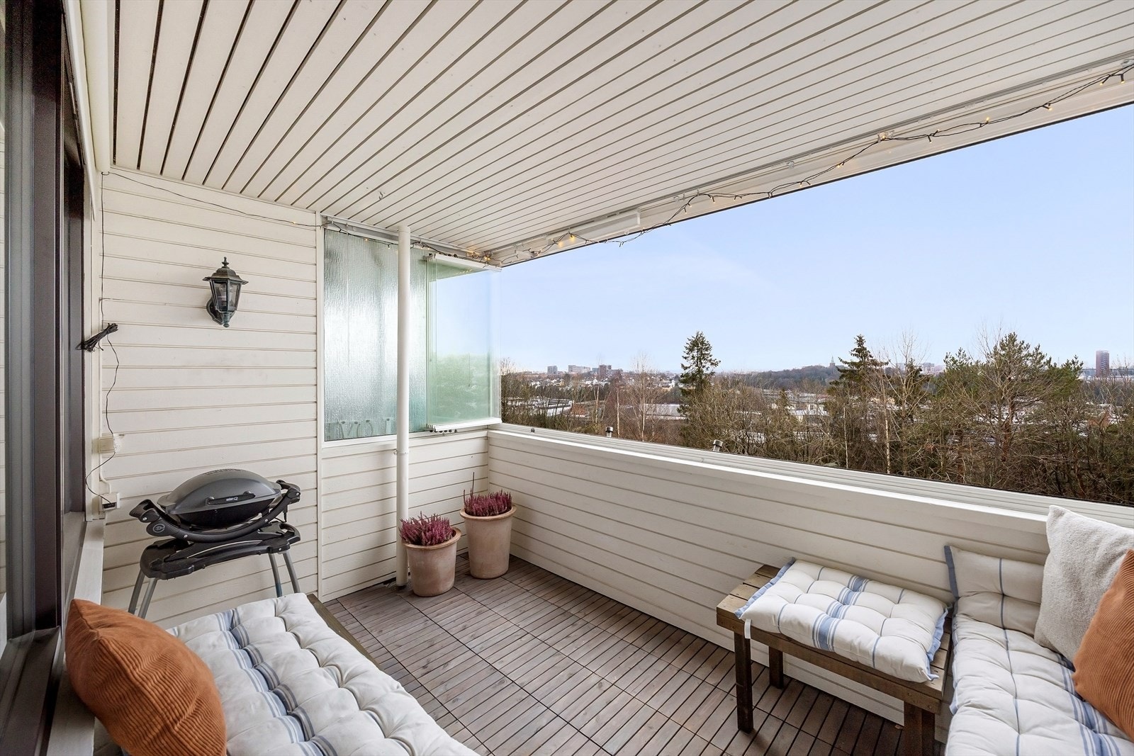 Tonje Solheim Helseth v/ Nordvik Bolig har gleden av å presentere Erlends vei 22! - En flott og romslig 3-roms med god intern beliggenhet. Galleribilde