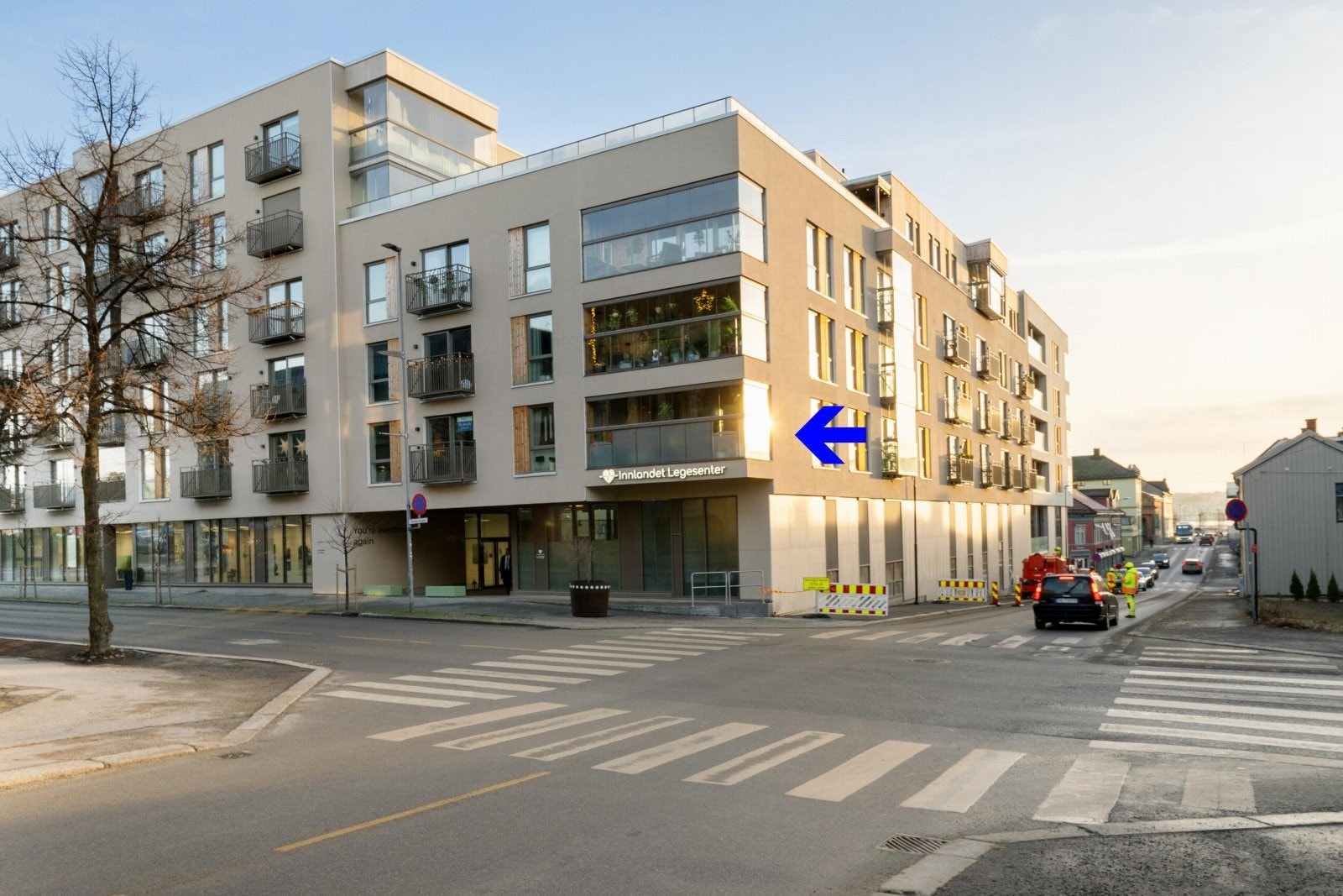 Leiligheten ligger i byggets 2. etasje. Det er heis i bygget. Galleribilde