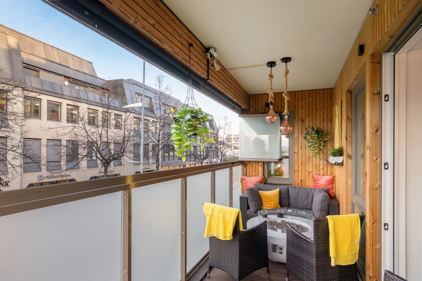 Man kan lett skyve glassene tilside for å åpne opp balkongen. Galleribilde