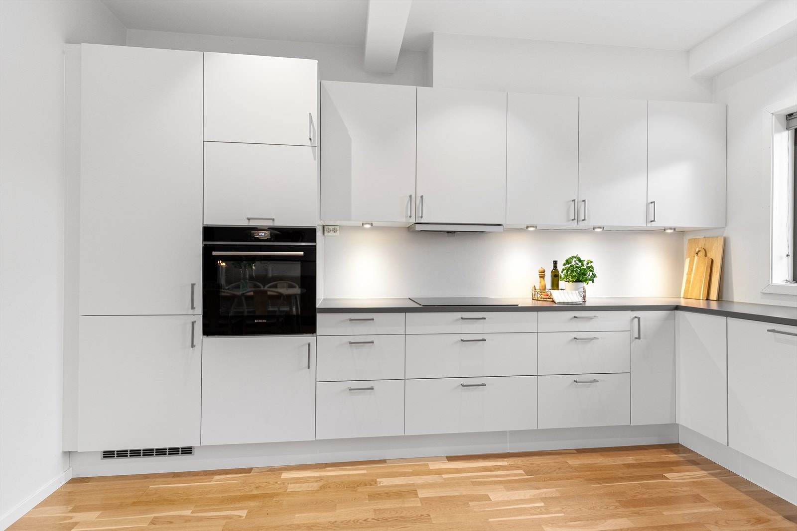 God arbeidsplass på kjøkken, og mulighet for et spisebord om ønskelig. Galleribilde