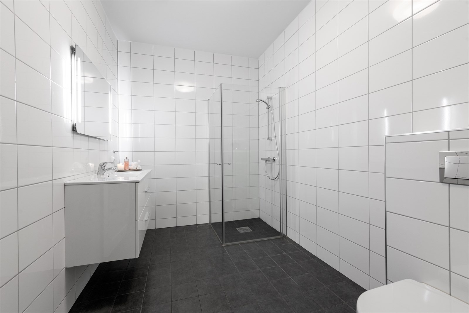 Badet har god plass til innredninger. Galleribilde