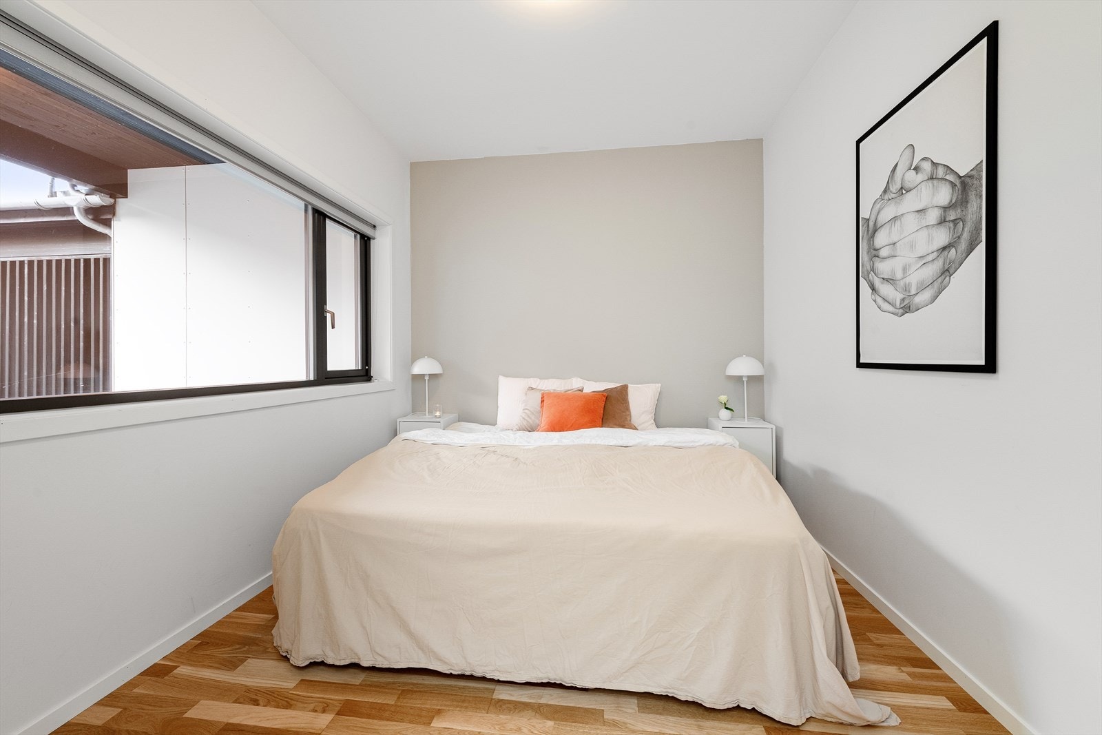 Soverom 5 har meget god størrelse og ligger i tilknytning til inngangsparti. Et ypperlig rom for lek /stue. Galleribilde