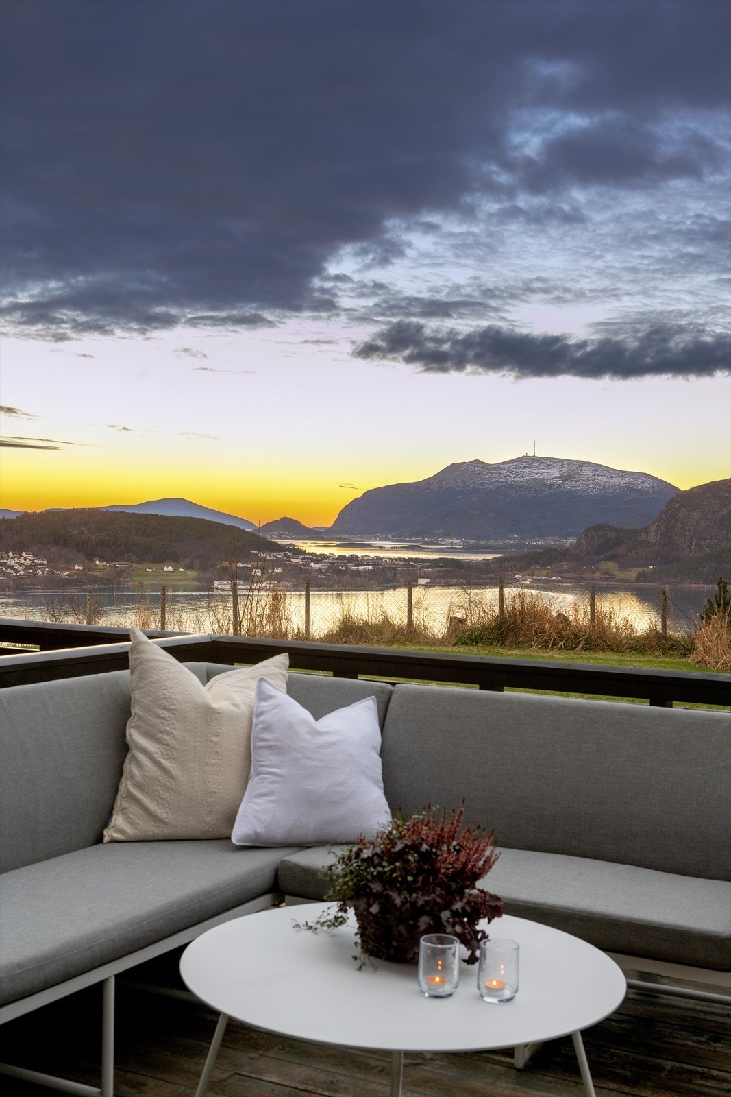 Boligen oppleves som skjermet plassert i feltet. Galleribilde