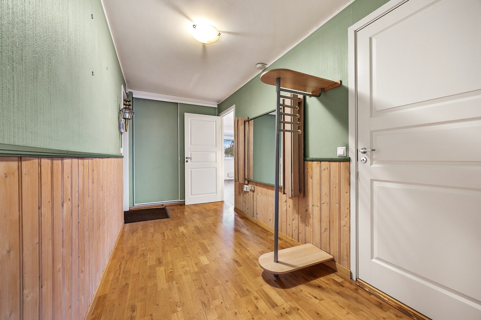 Gangen binder sammen leilighetens ulike soner på en funksjonell måte. Galleribilde