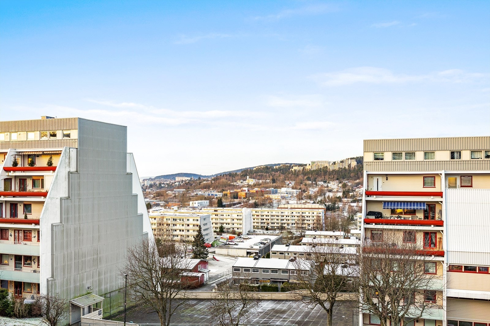 Fra leiligheten er det kort vei til Stovner Senter med over 90 butikker og servicetilbud. Galleribilde