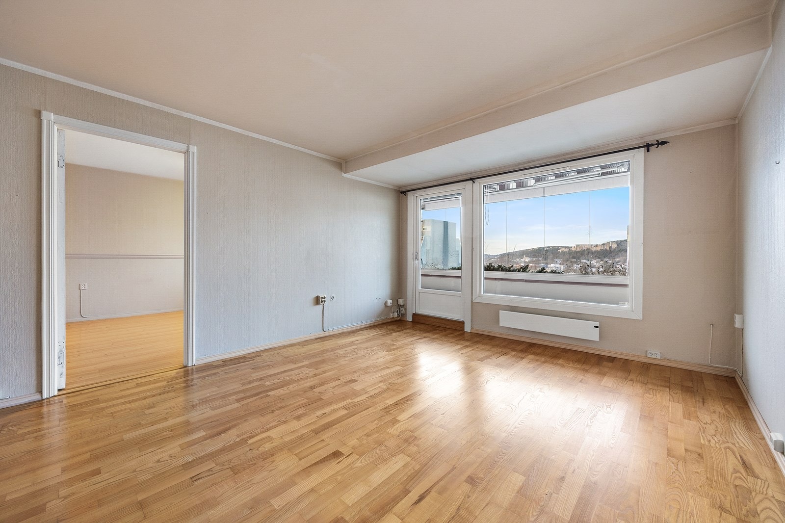 Her er det enkel tilgang til den vestvendte, innglassede balkongen. Galleribilde