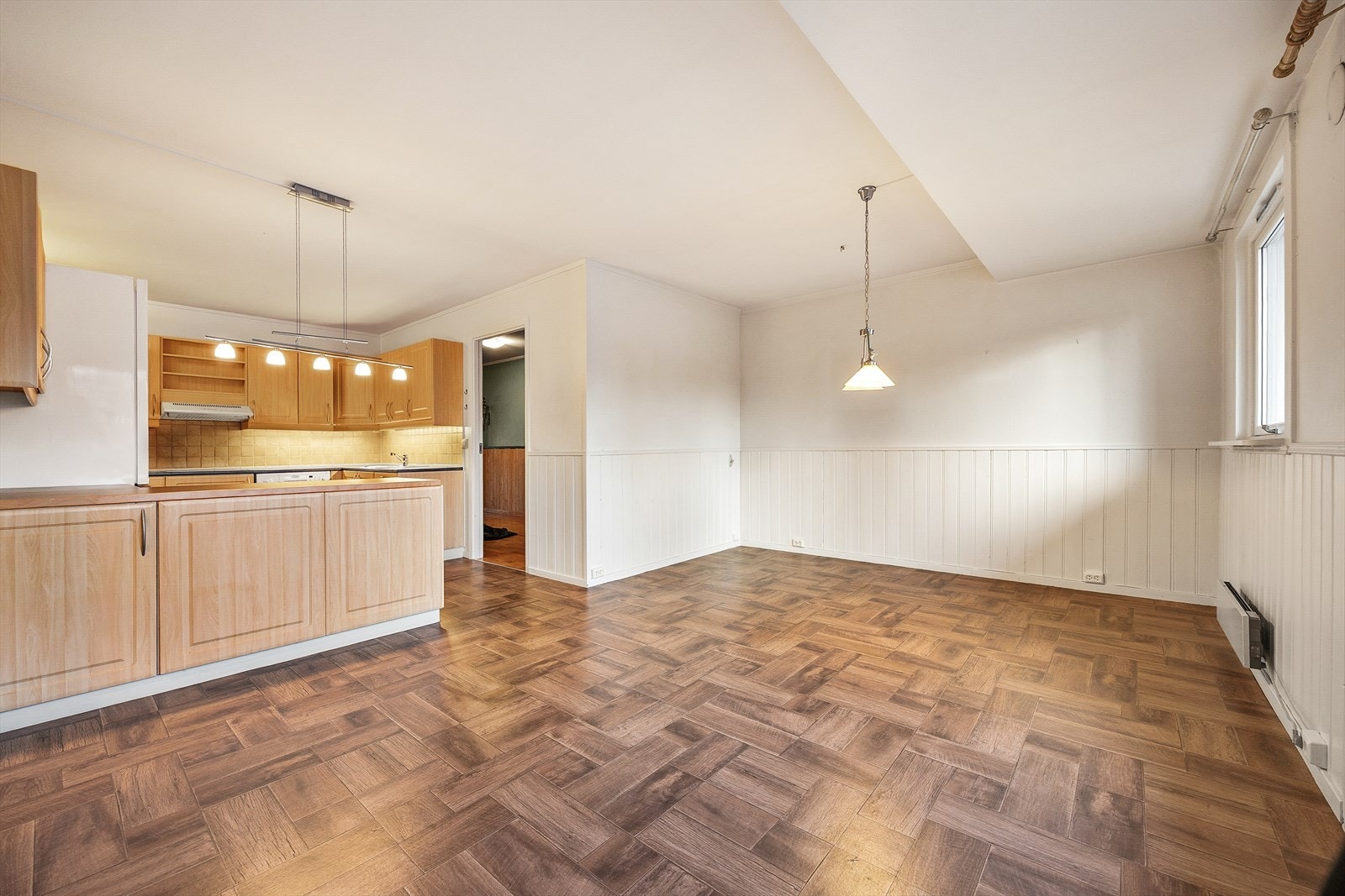 Dette er en en meget romslig 4-roms familieleilighet med mye potensiale. Galleribilde