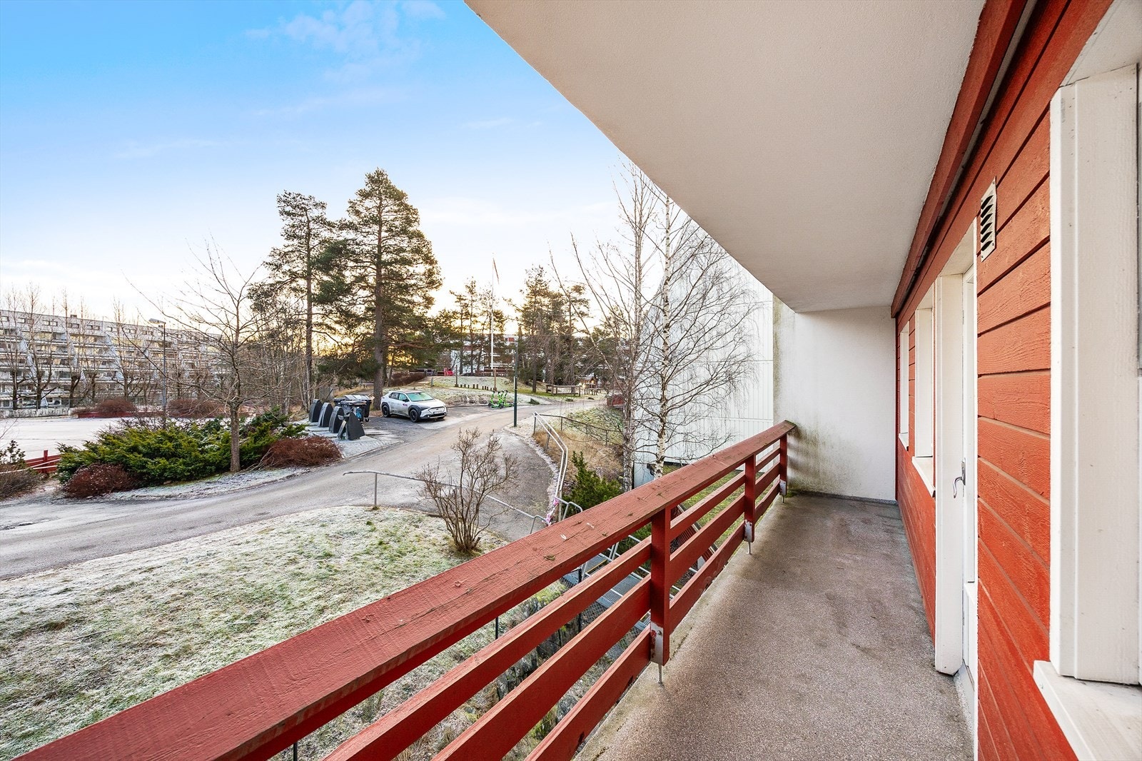 Den østvendte balkongen på 7 m² har utgang fra spisestuen, ideell for morgenkaffen. Galleribilde