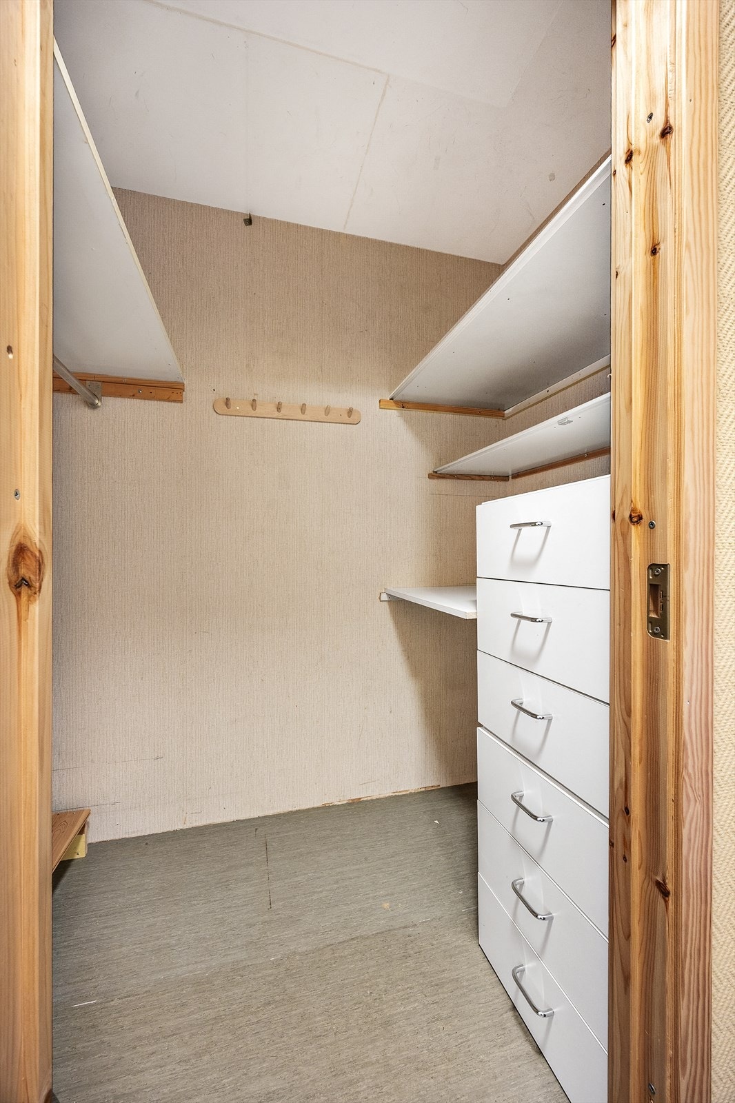 En praktisk intern bod gir ekstra lagringsmuligheter. Galleribilde