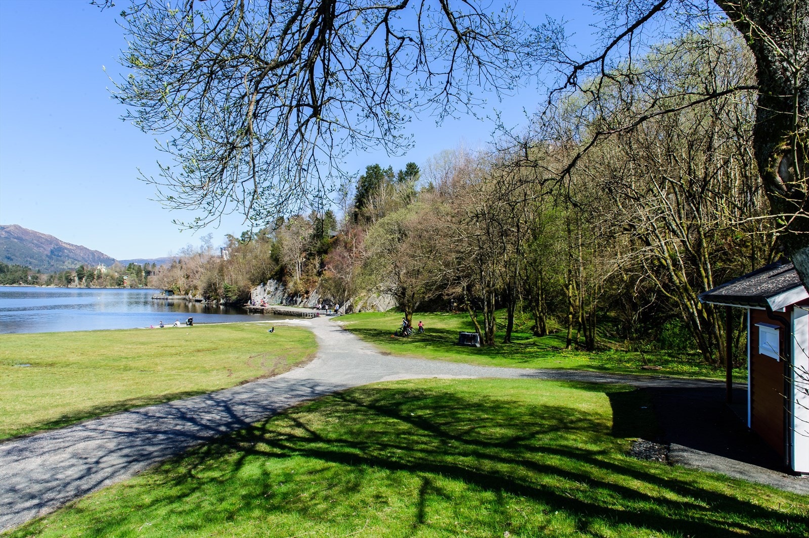 Nærområdet byr på flotte turstier, grøntområder og rekreasjonsmuligheter - både sommer og vinter. Galleribilde
