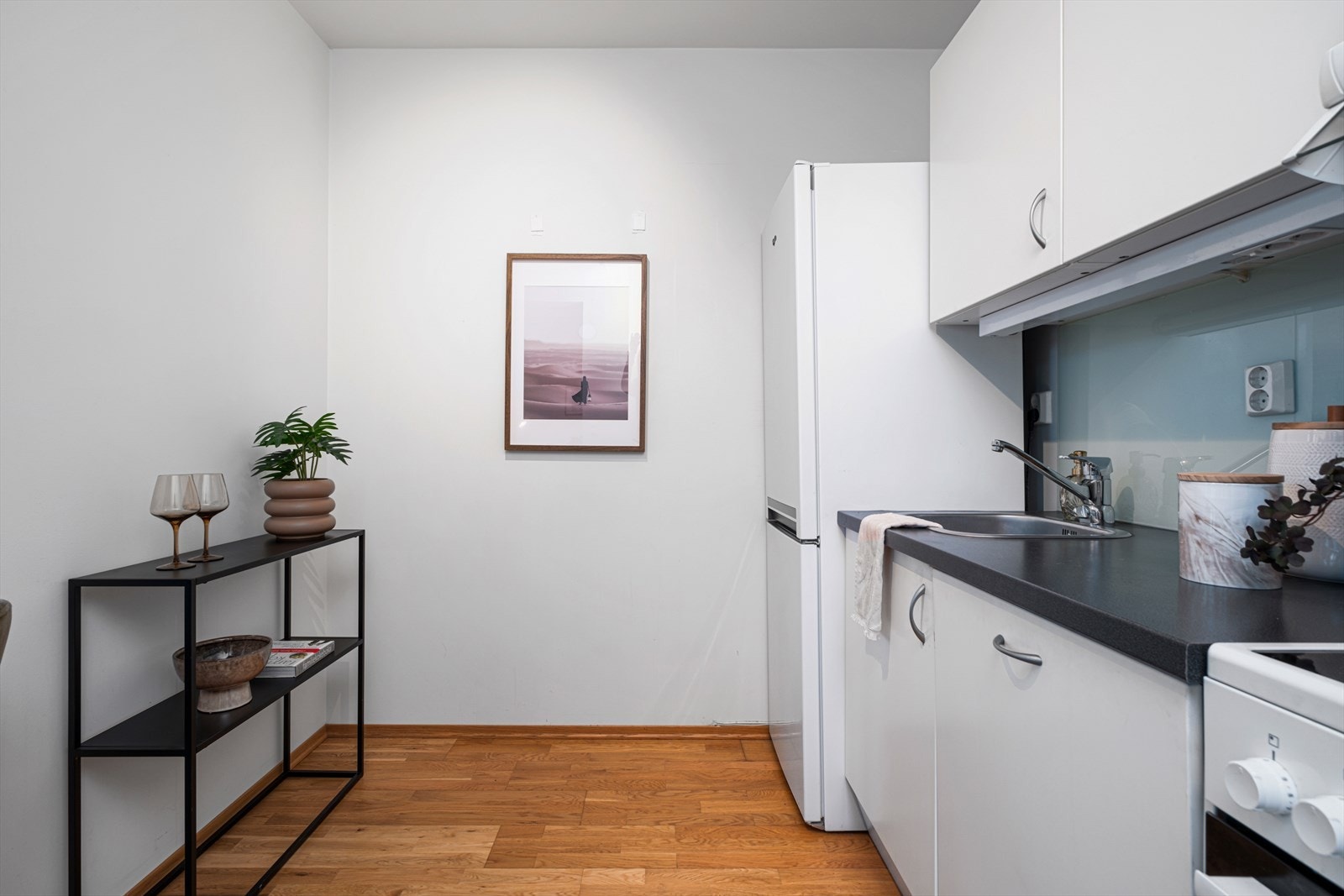 Det ligger i en pen og luftig løsning, som byr på god atmosfære for matlaging. Galleribilde