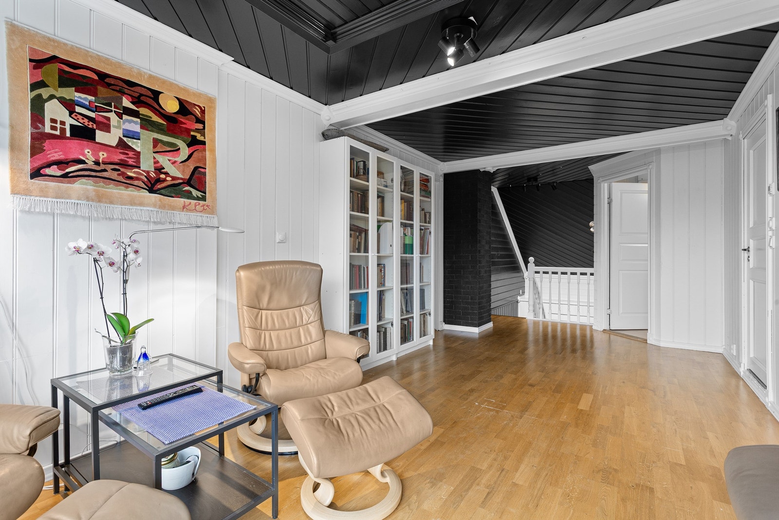 Trapp fra loftstue til 1. etasje Galleribilde