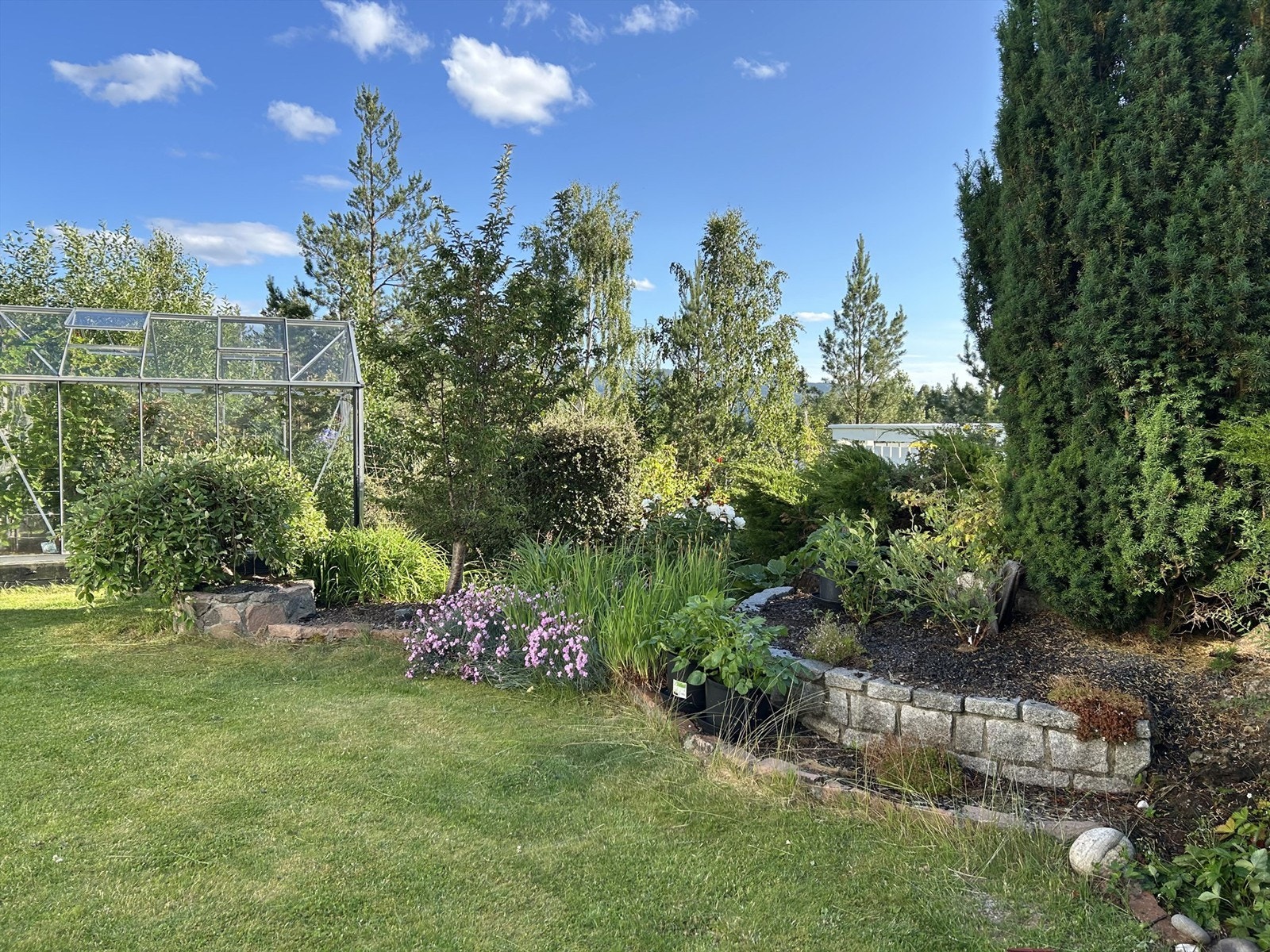 Pent opparbeidet hage Galleribilde