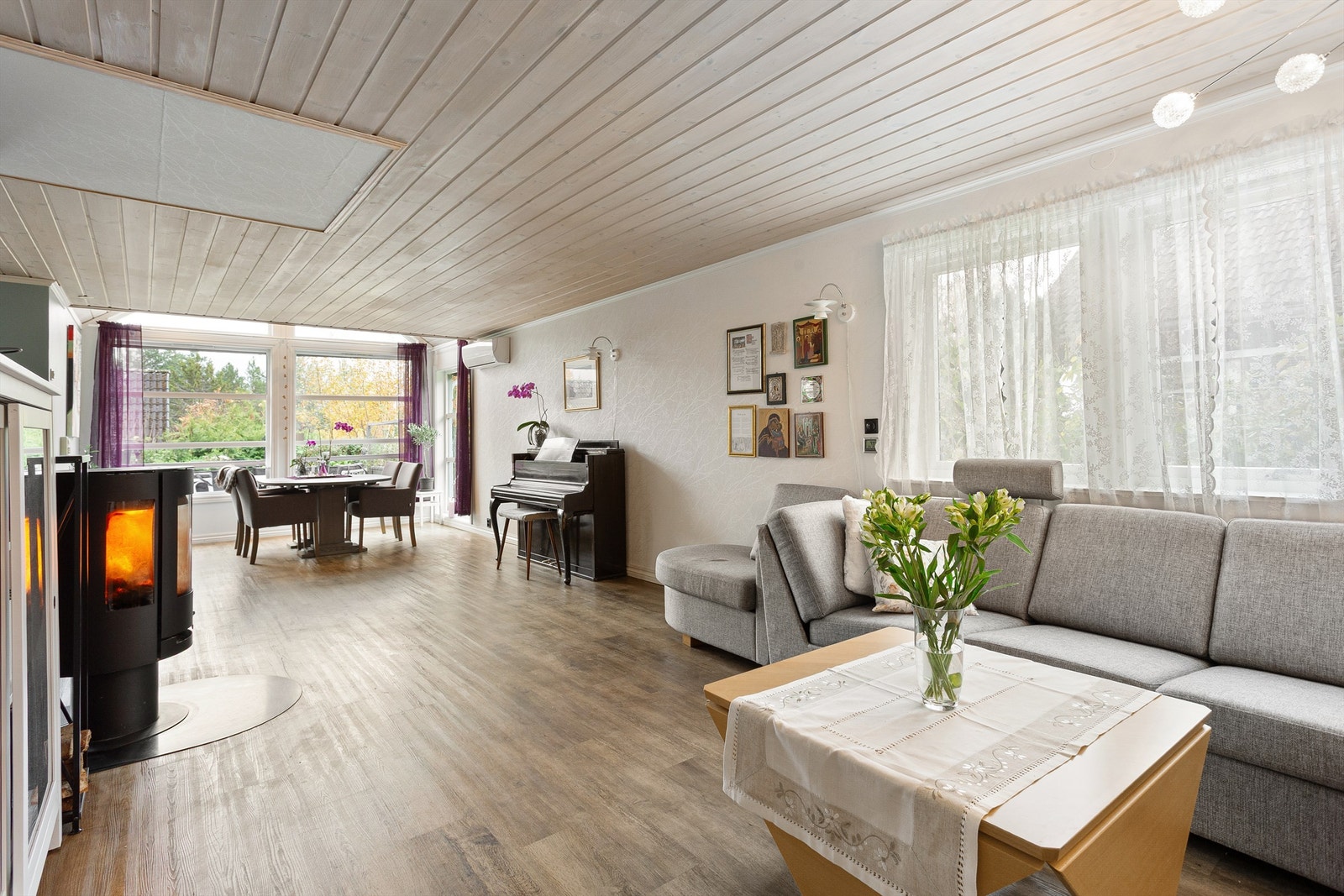 Stuen har gulvvarme og spisestuen takvarme Galleribilde