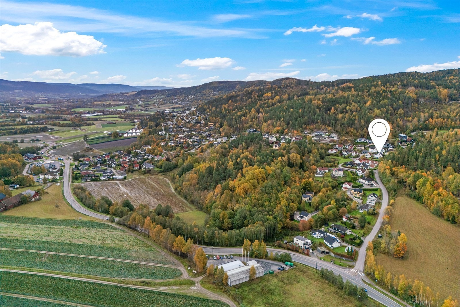 Det er ca. 10 minutters kjøring til Drammen sentrum med de fleste servicetilbud og sentrumsfasiliteter Galleribilde