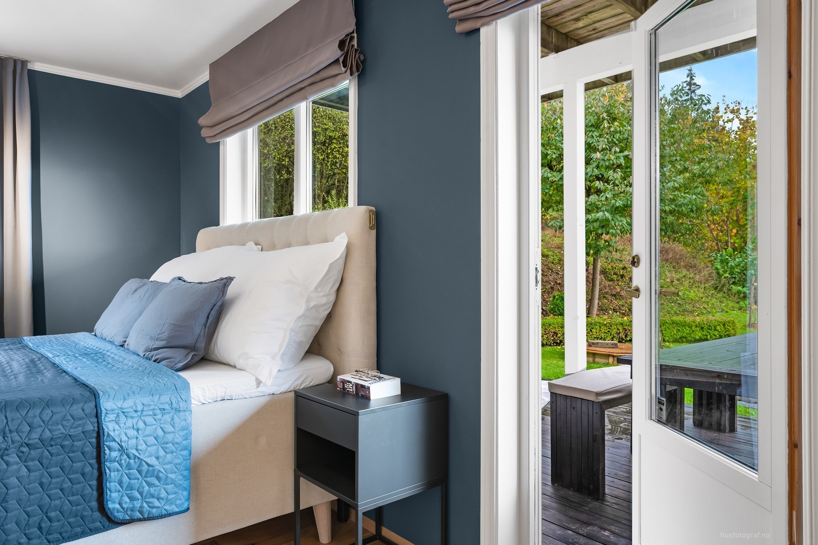 Kjellerstue i underetasjen er i dag benyttet som soverom Galleribilde