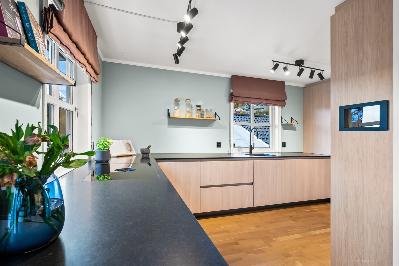 Benkeplater av stein med svært god benkeplass Galleribilde