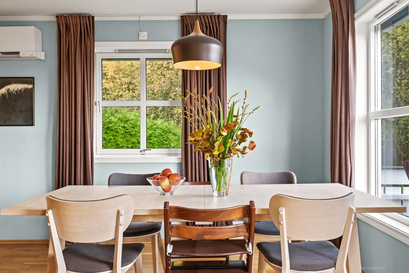 Luft-til-luft varmepumpe i stuen Galleribilde