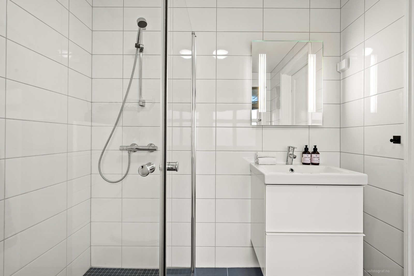 Flislagt bad i 1. etasje (ombygget i 2014) Galleribilde
