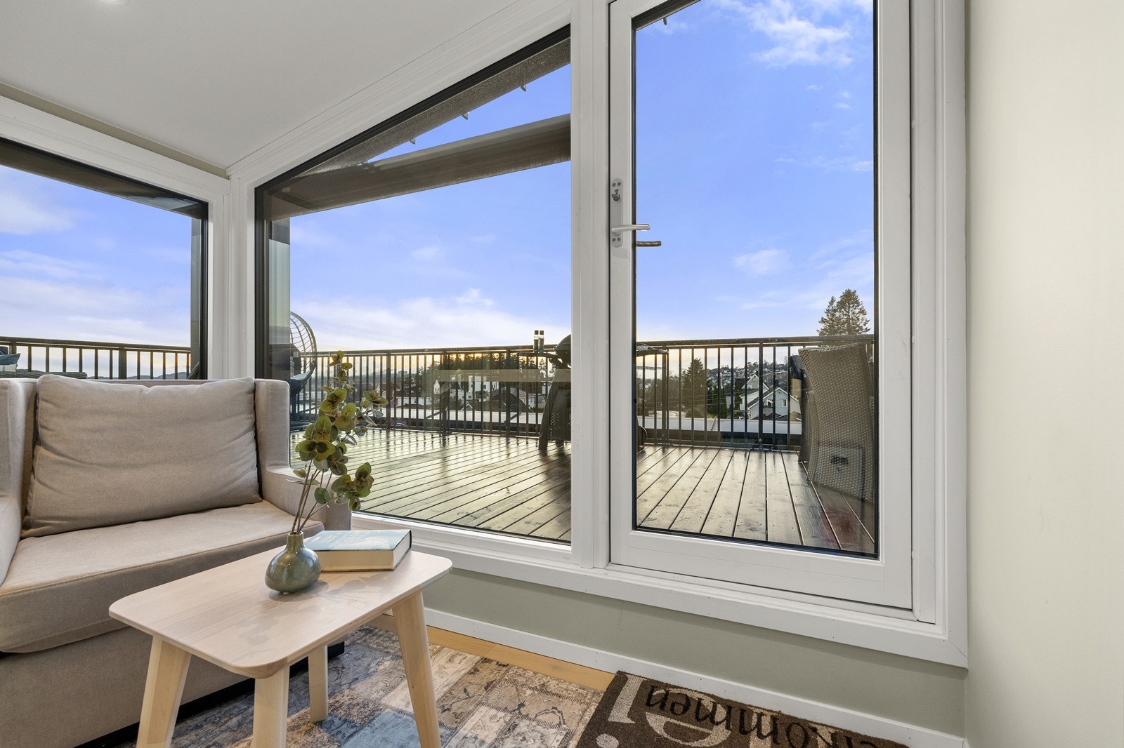 Fra trapperommet i tredje etasje er det utgang til en privat takterrasse på hele 40 m². Galleribilde