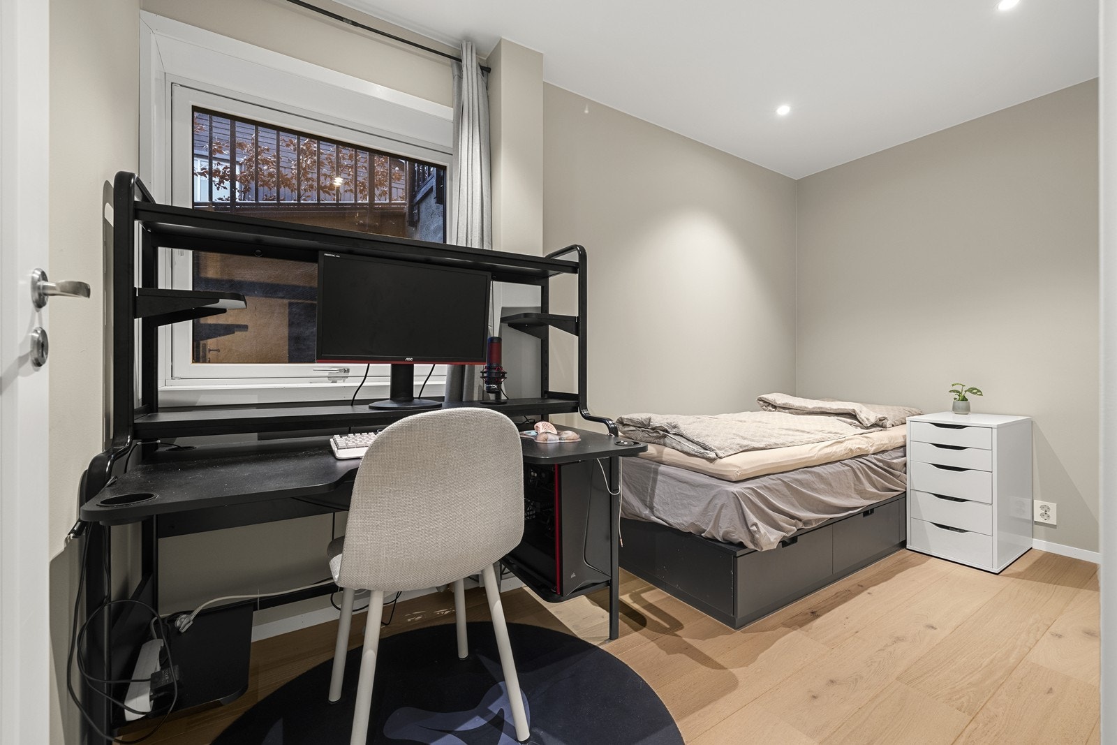 Soverom i hybel. Galleribilde