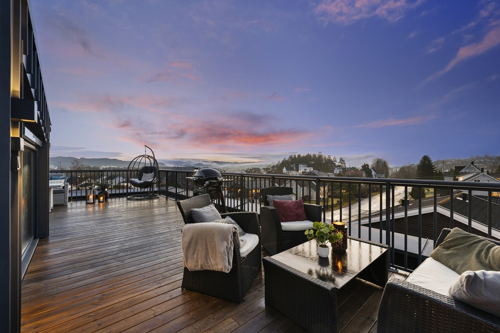 Kort vei til Haneborgåsen med flotte turløyper og hinderløype. Galleribilde