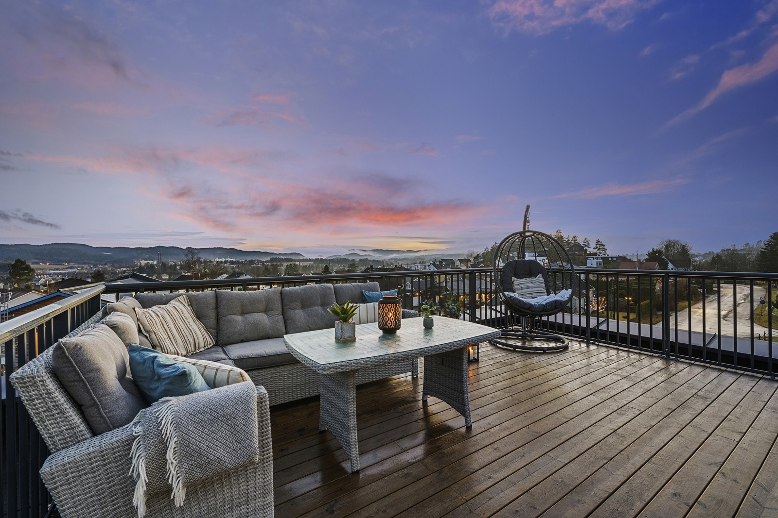 Svært gode lys- og utsiktsforhold over nærområdet. Galleribilde