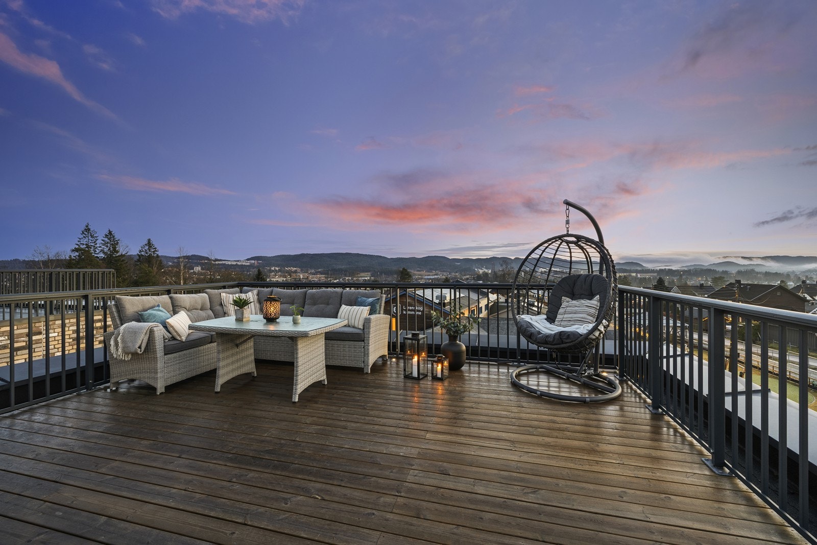 På takterrassen kan man nyte utsikten over nærområdet. Galleribilde