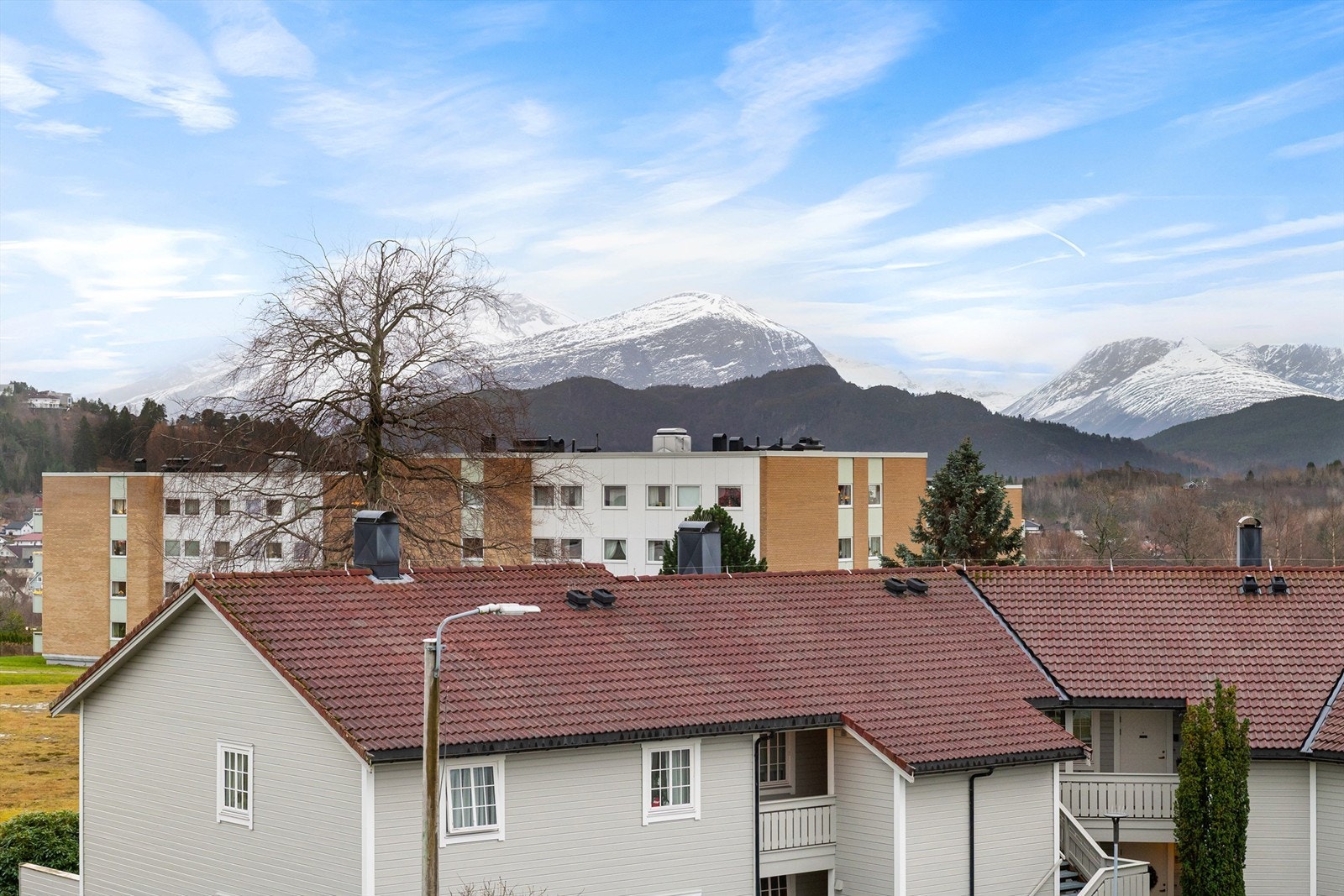 Flott utsikt mot Sunnmørsfjella Galleribilde