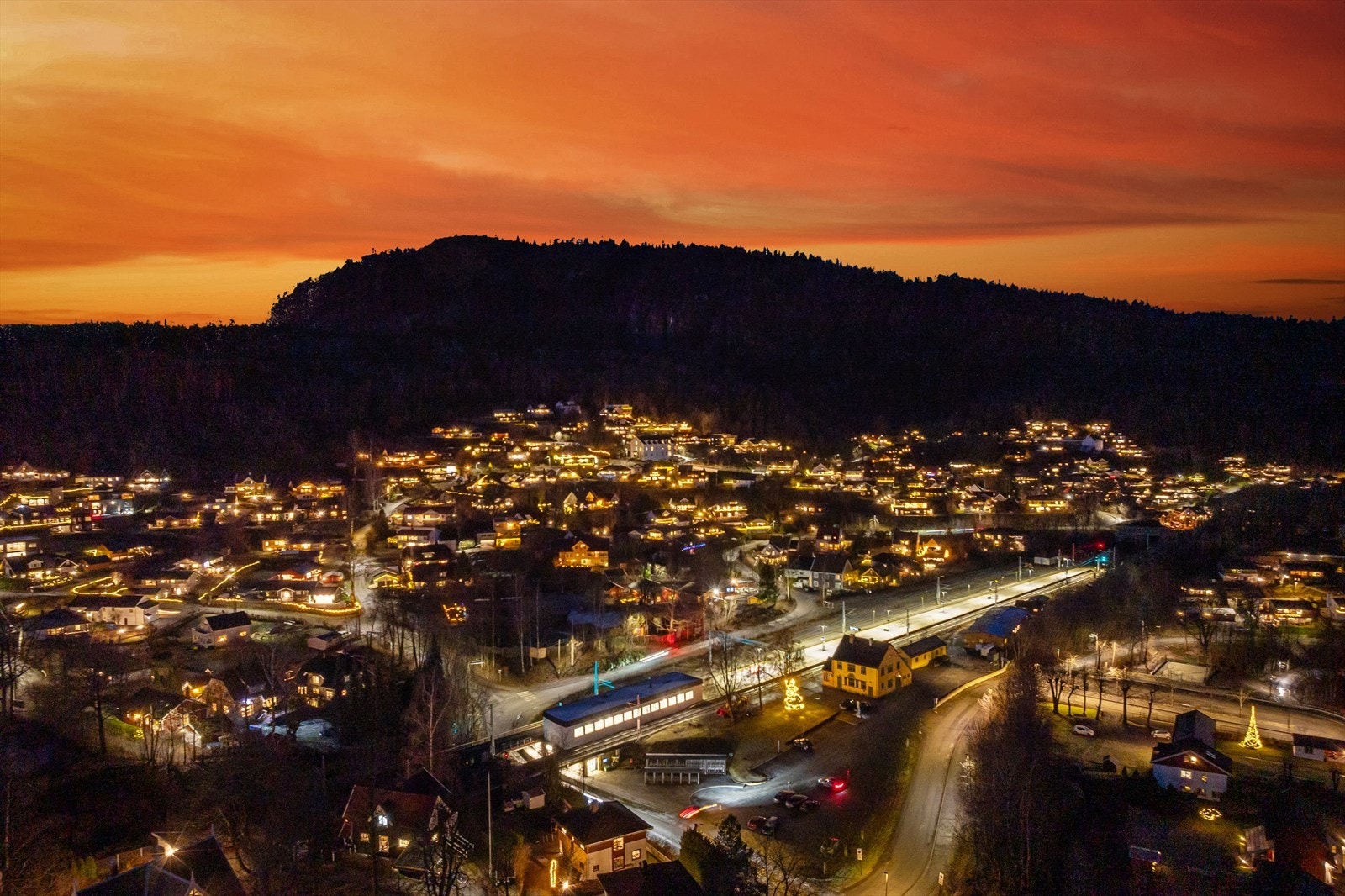 For pendlere er Hvalstad stasjon en kort spasertur unna, med tog til Oslo S på rundt 23 minutter. Galleribilde